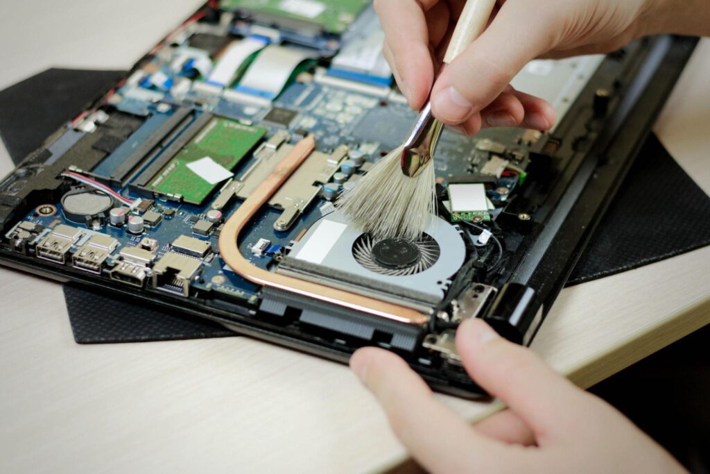 Limpeza das entradas de ventilação do notebook