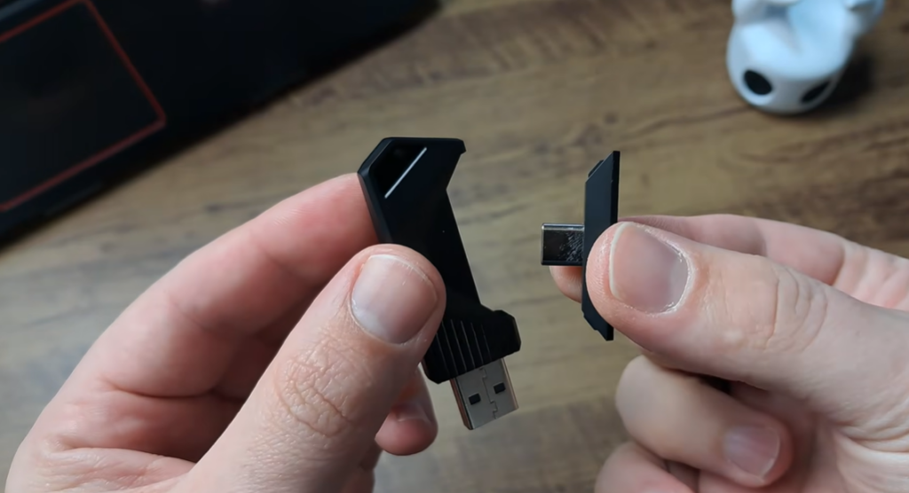 Dongle USB-A com adaptador USB-C do Akko Verge S9 Ultra