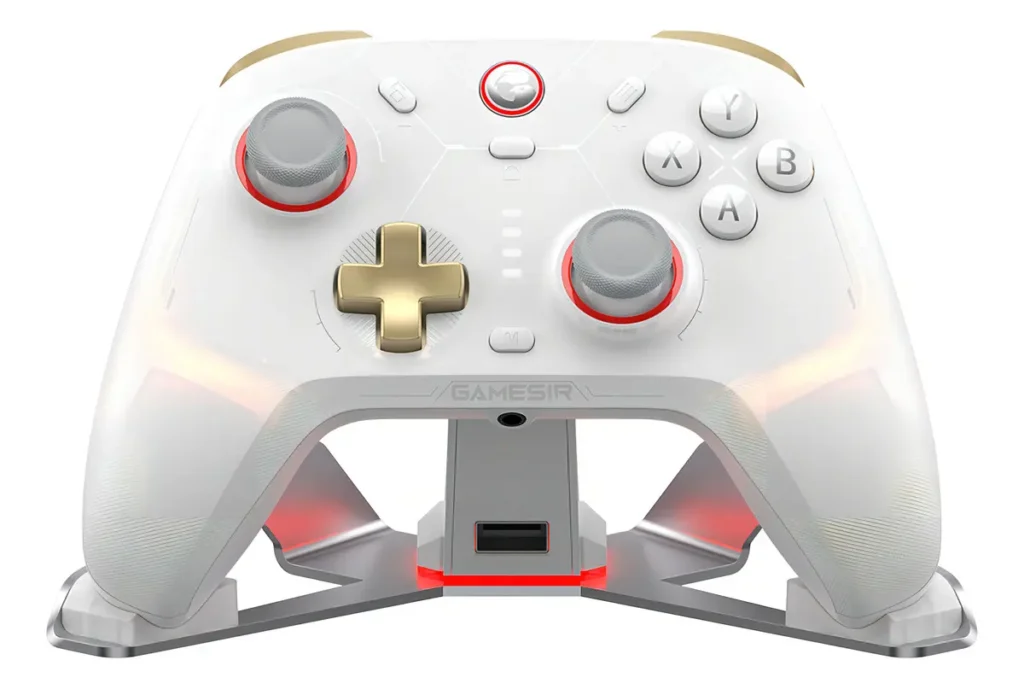Controle GameSir Cyclone 2 com analógicos TMR, dock de carregamento e conexão sem fio, considerado o melhor controle para PC custo-benefício em 2026.